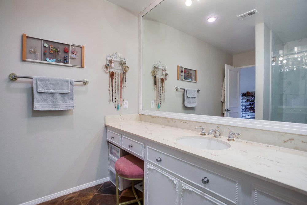 Virtual tour photo 50 of 56 for 3208 Loma Riviera Dr
