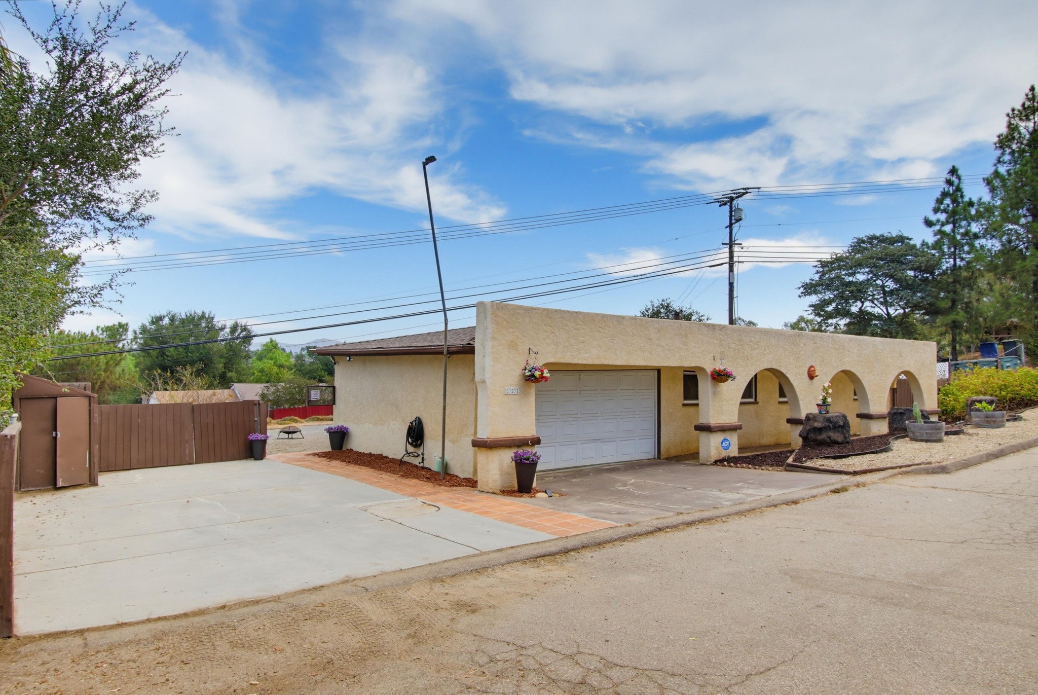 Virtual tour photo 1 of 51 for 321 North Ln