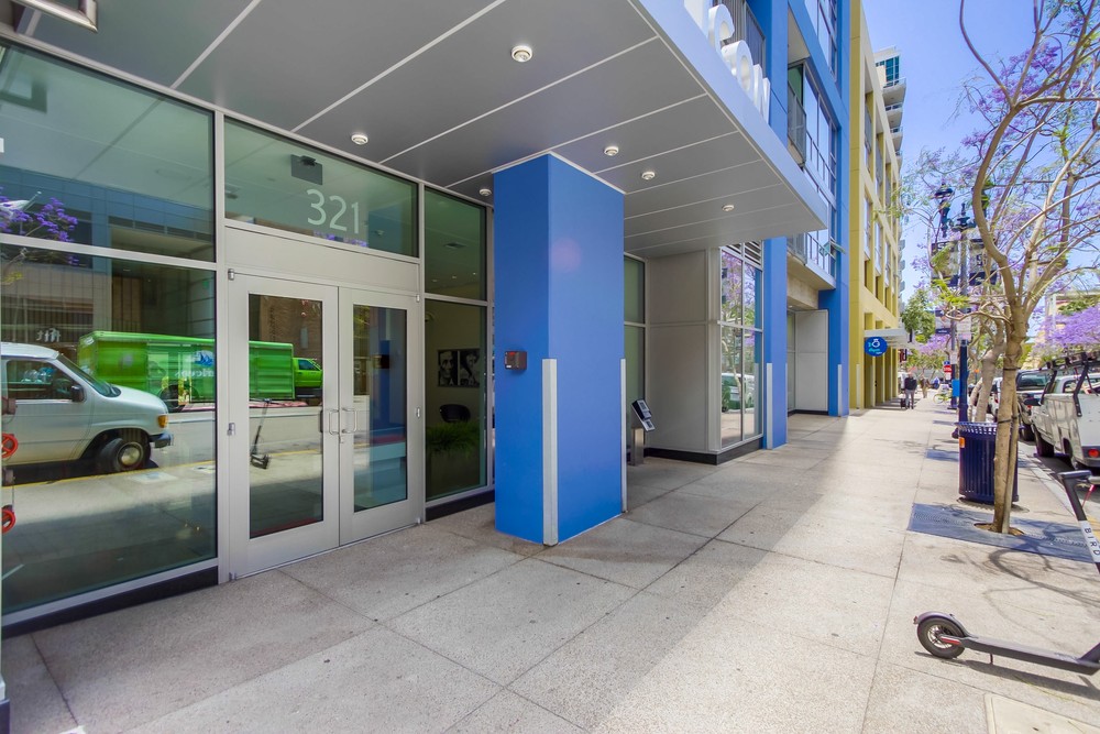 Virtual tour photo 4 of 45 for 321 Tenth Ave #303