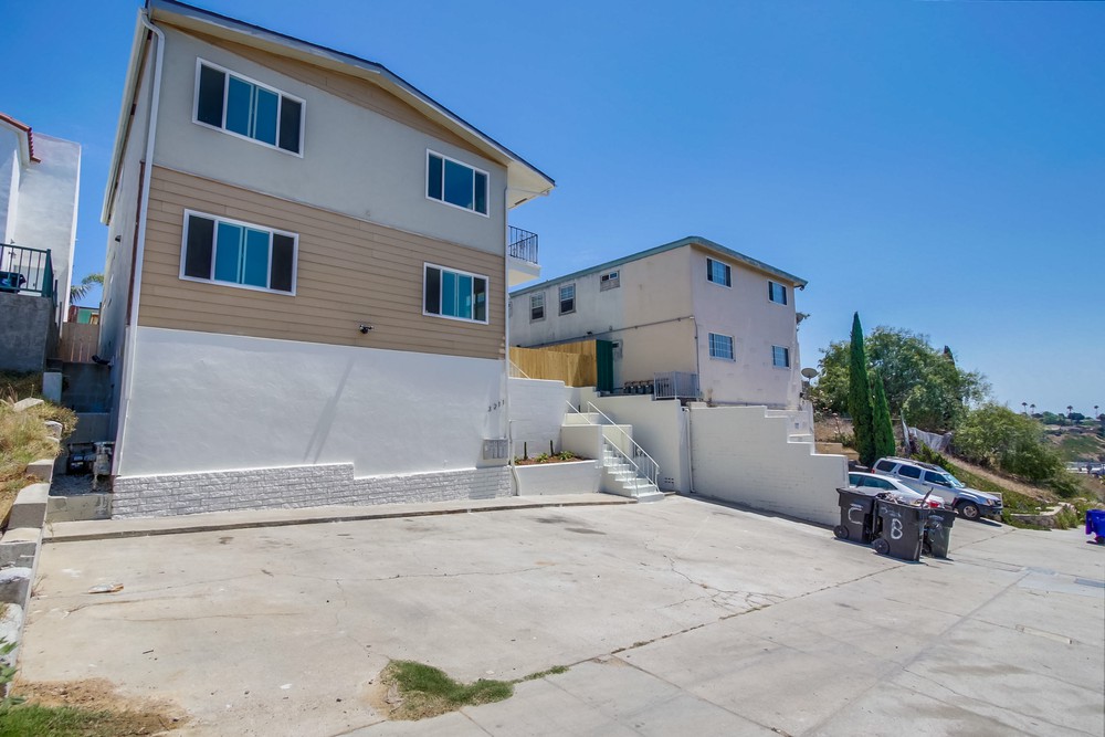 Virtual tour photo 4 of 28 for 3211 Euclid Ave