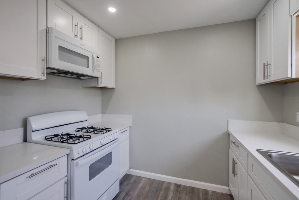 Virtual tour photo 15 of 28 for 3211 Euclid Ave
