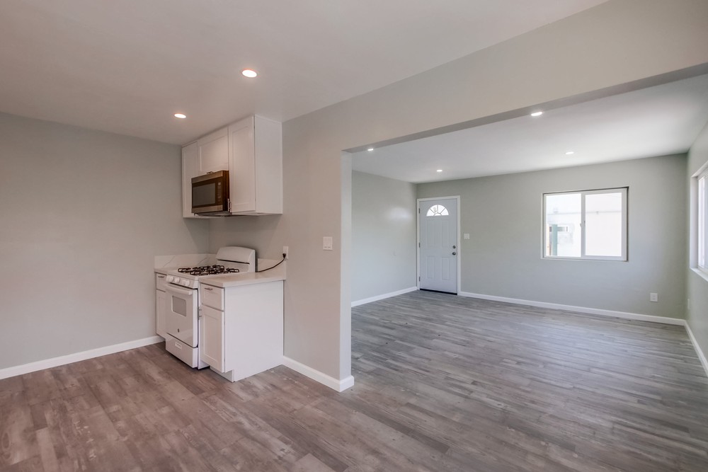 Virtual tour photo 11 of 27 for 3211 Euclid Ave