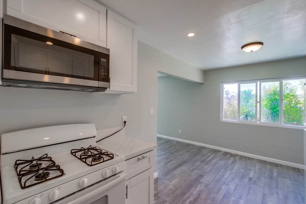 Virtual tour photo 14 of 27 for 3211 Euclid Ave