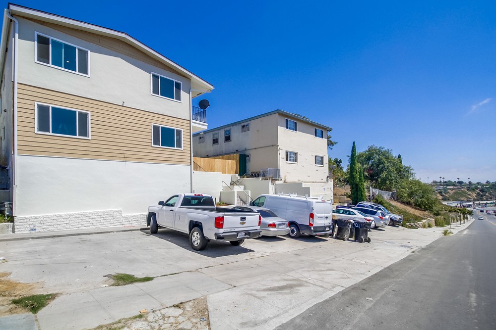 Virtual tour photo 3 of 25 for 3211 Euclid Ave