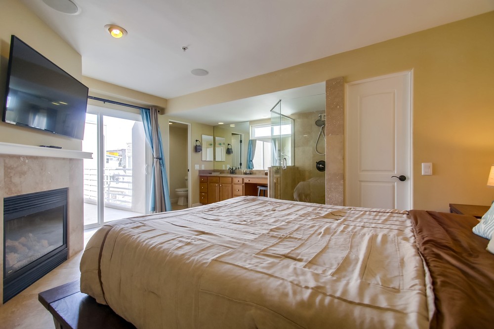 Virtual tour photo 33 of 75 for 3213 Ocean Front Walk