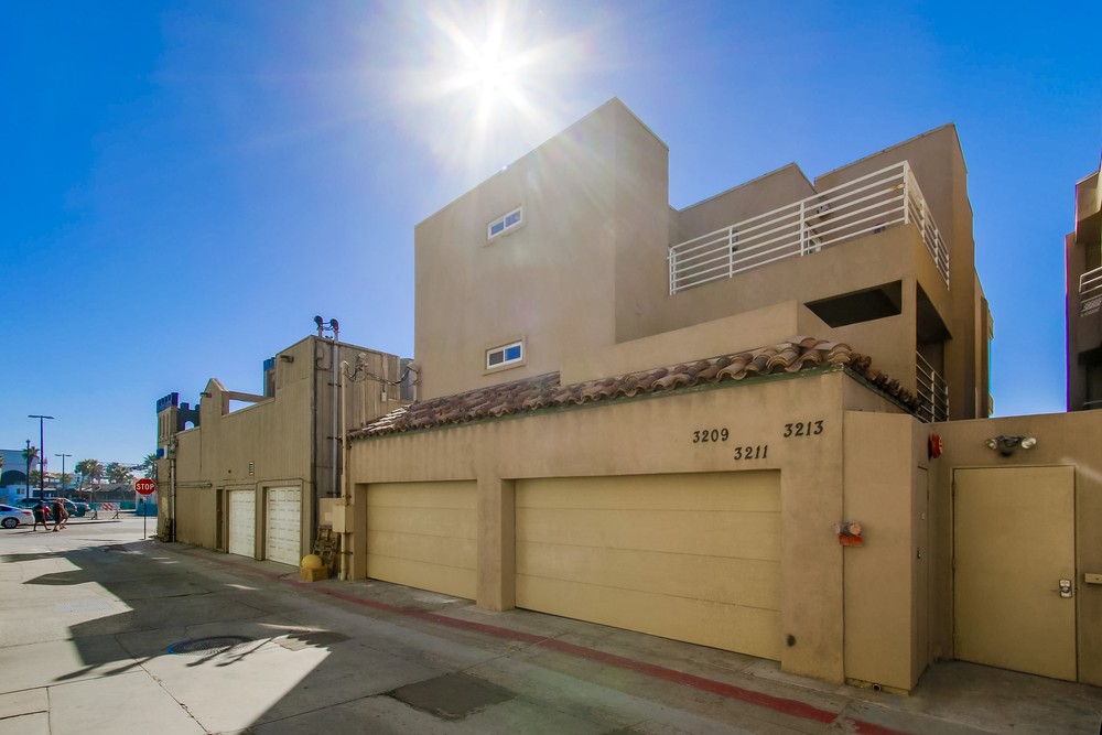 Virtual tour photo 65 of 75 for 3213 Ocean Front Walk