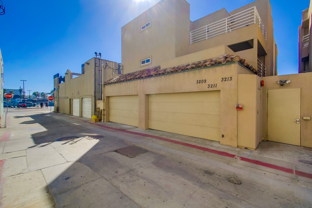Virtual tour photo 66 of 75 for 3213 Ocean Front Walk