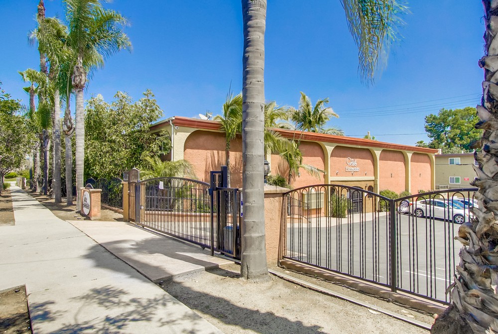 Virtual tour photo 4 of 49 for 3215 44th St UNIT 20