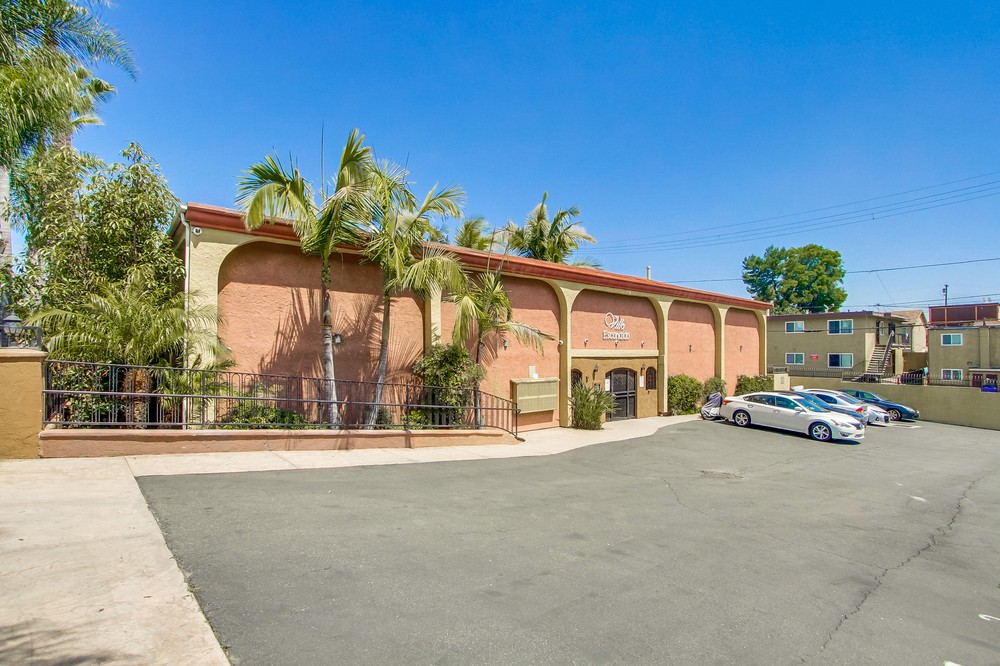 Virtual tour photo 6 of 49 for 3215 44th St UNIT 20