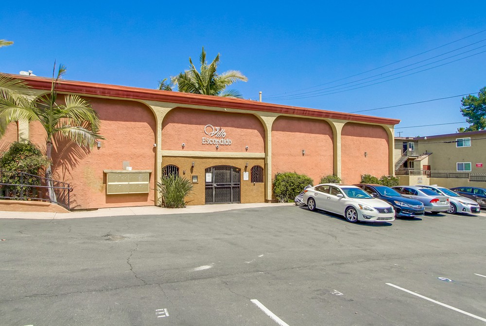 Virtual tour photo 7 of 49 for 3215 44th St UNIT 20