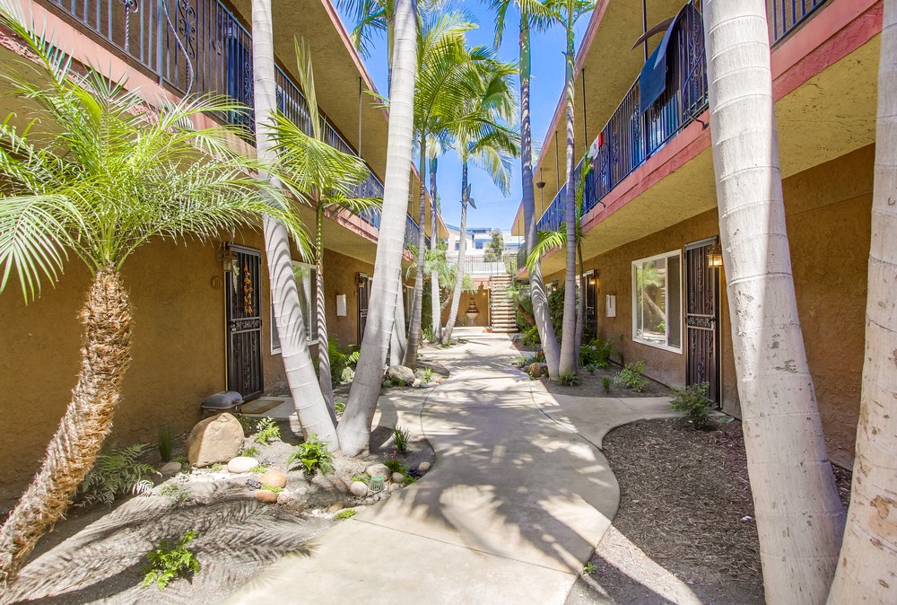 Virtual tour photo 11 of 49 for 3215 44th St UNIT 20