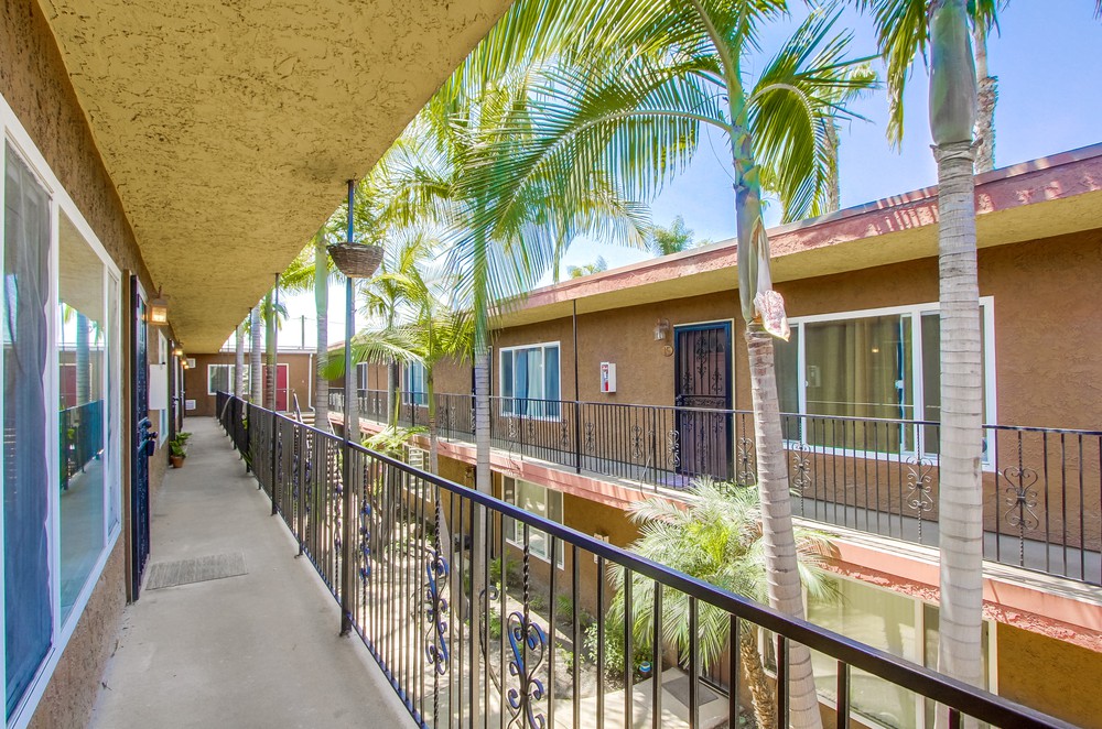 Virtual tour photo 17 of 49 for 3215 44th St UNIT 20