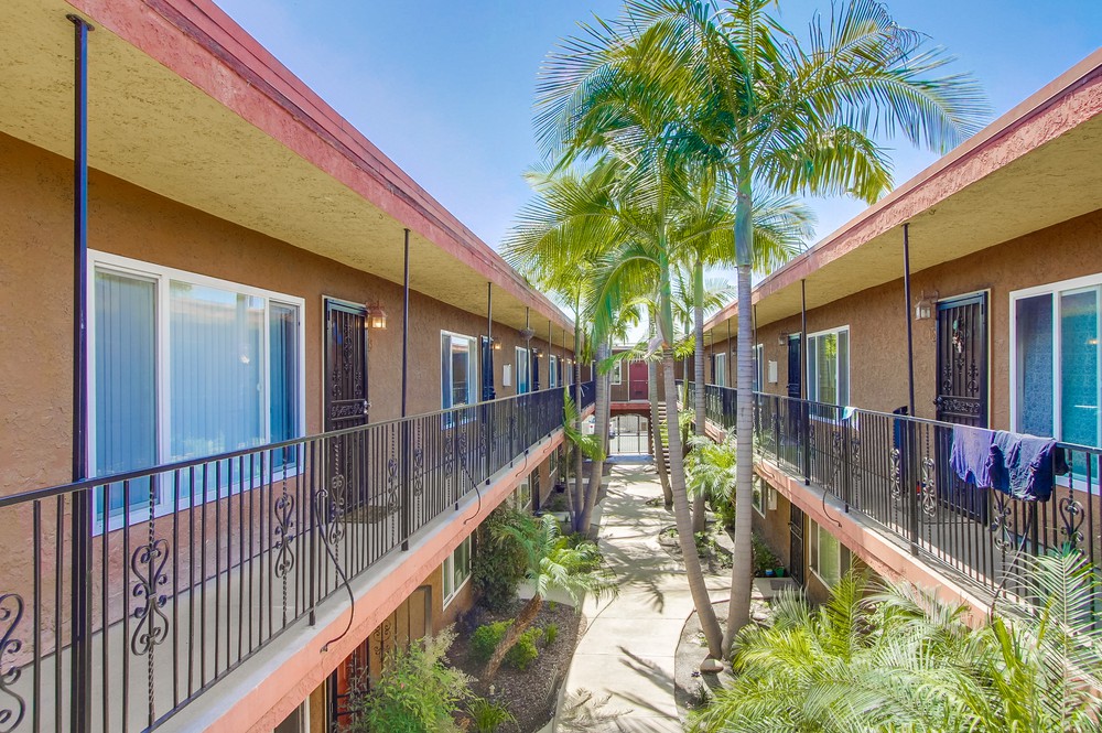 Virtual tour photo 20 of 49 for 3215 44th St UNIT 20