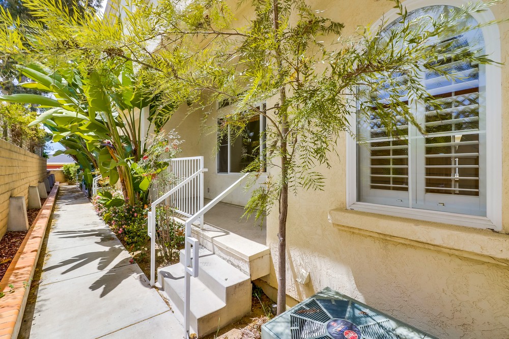 Virtual tour photo 4 of 39 for 3215 Governor Dr
