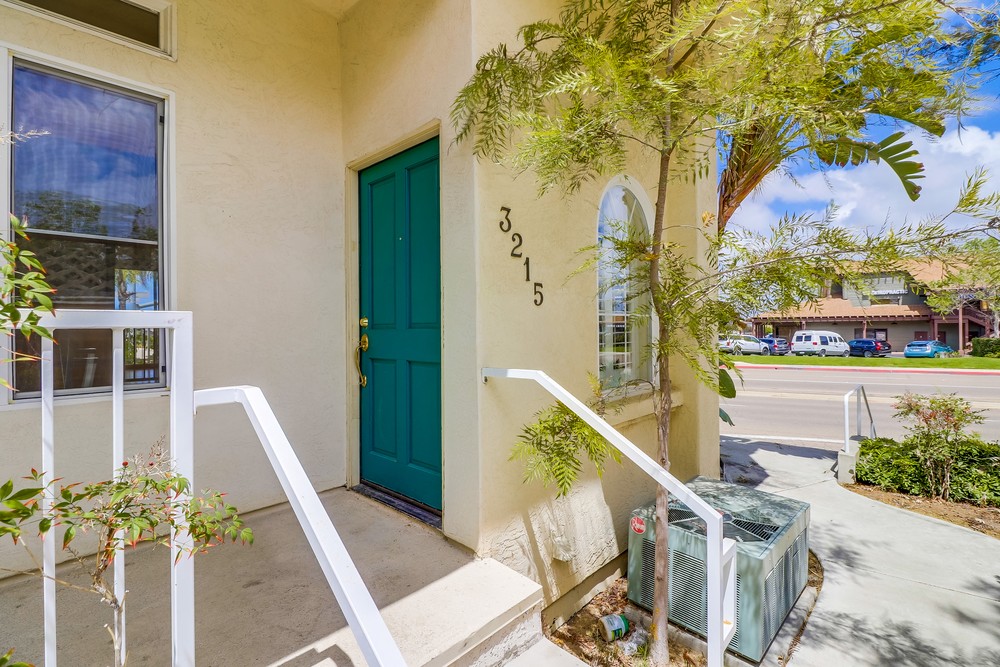 Virtual tour photo 5 of 39 for 3215 Governor Dr