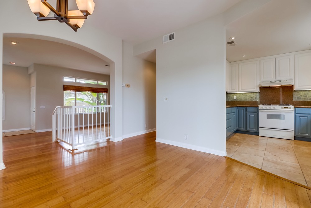Virtual tour photo 15 of 39 for 3215 Governor Dr