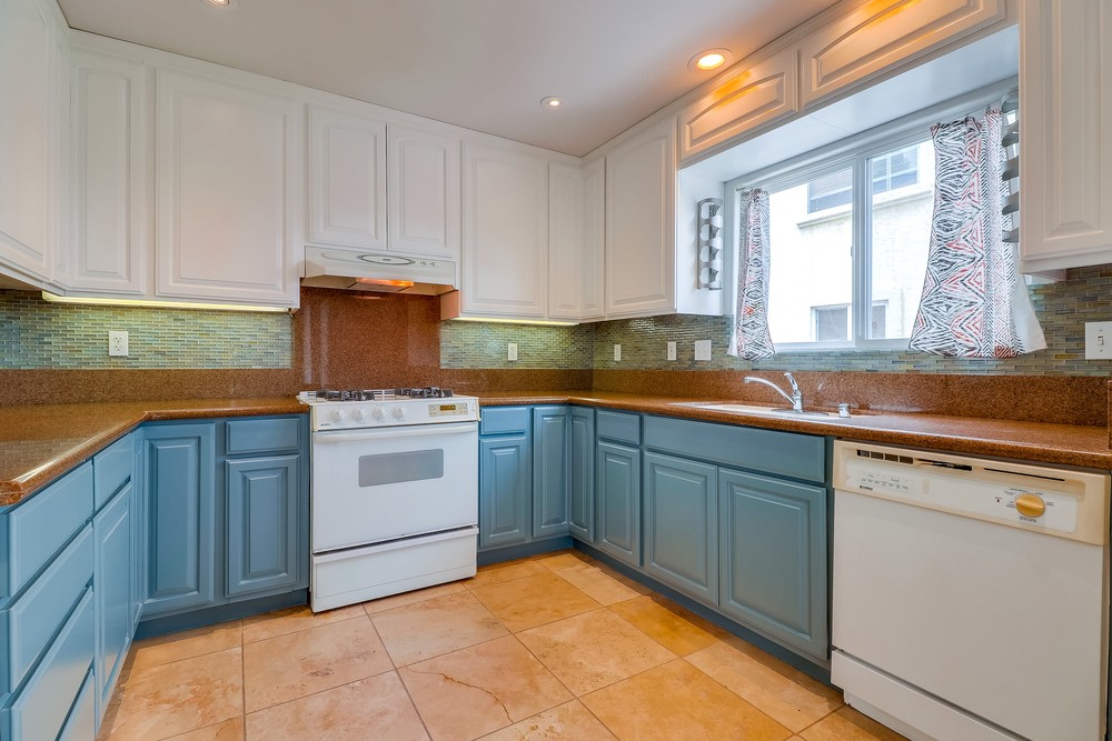 Virtual tour photo 18 of 39 for 3215 Governor Dr