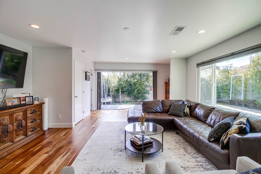 Virtual tour photo 18 of 87 for 3215 Ingelow St
