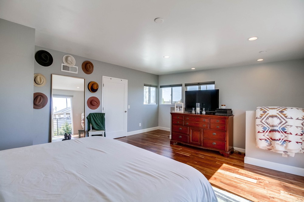 Virtual tour photo 40 of 87 for 3215 Ingelow St