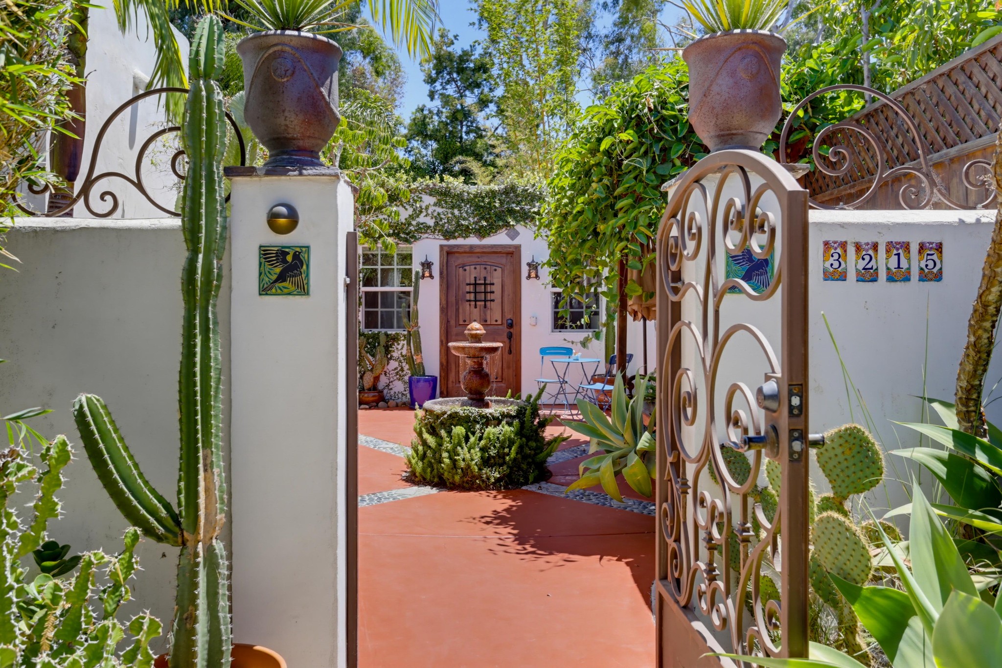Virtual tour photo 3 of 35 for 3215 Juniper St