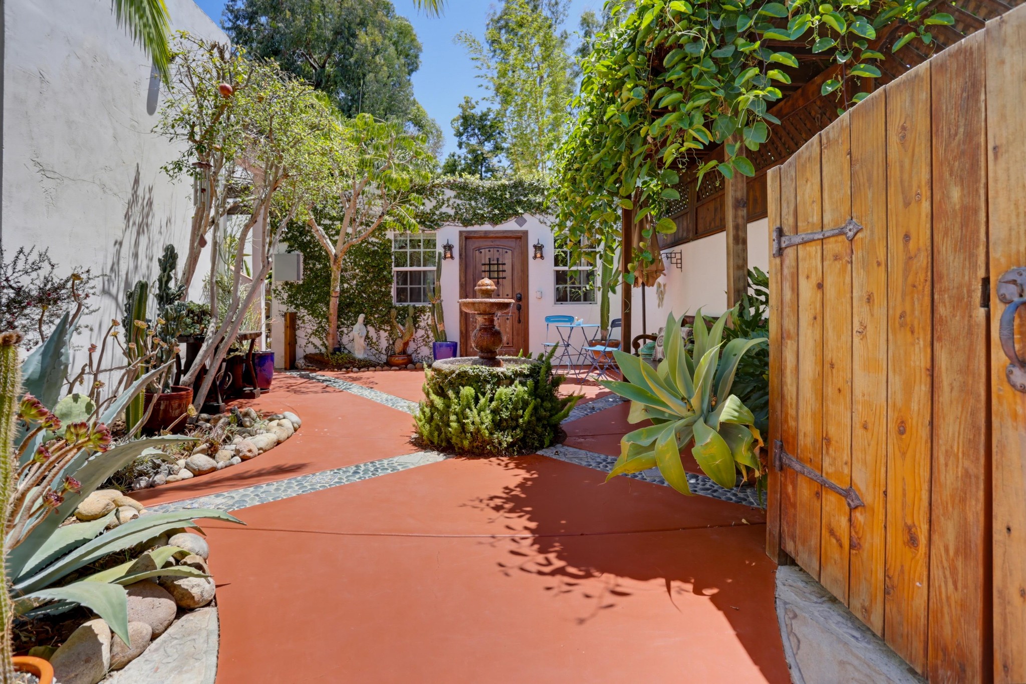 Virtual tour photo 4 of 35 for 3215 Juniper St