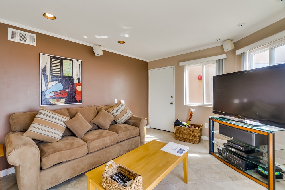 Virtual tour photo 14 of 53 for 3217 Ocean Front Walk