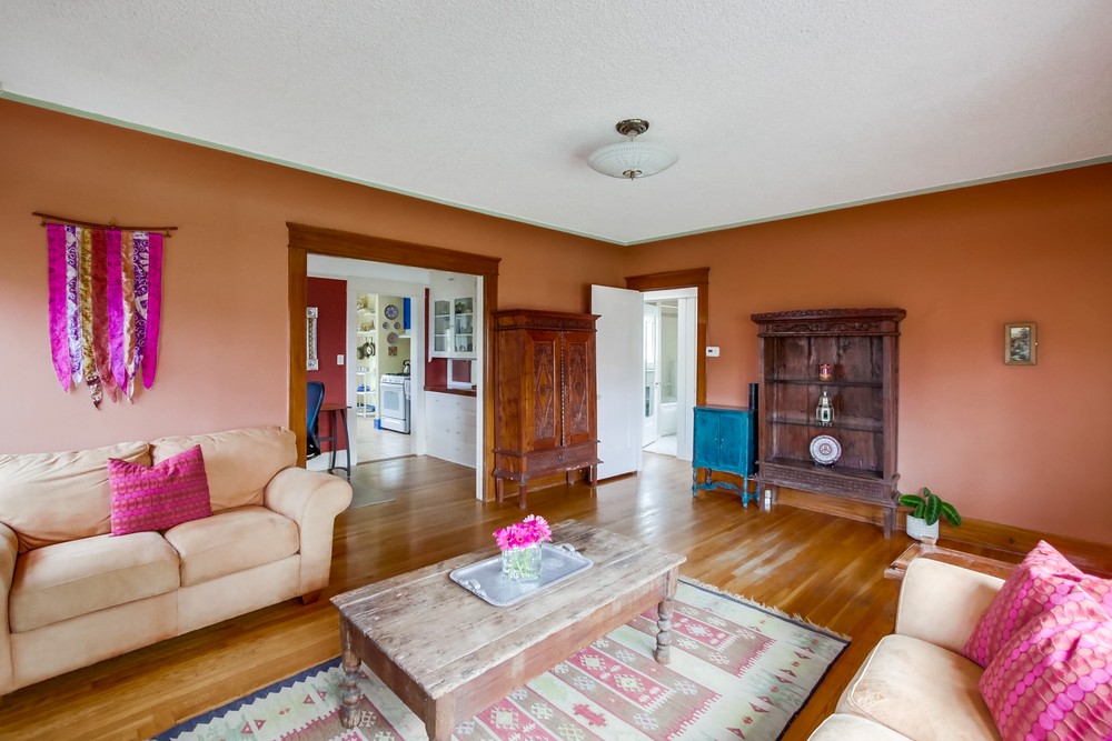 Virtual tour photo 12 of 46 for 3220 Bancroft St