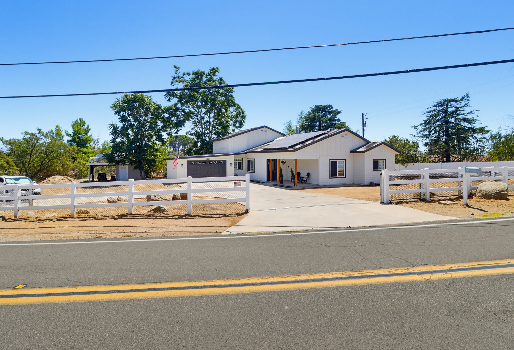 Virtual tour photo 1 of 61 for 3221 E Victoria Dr