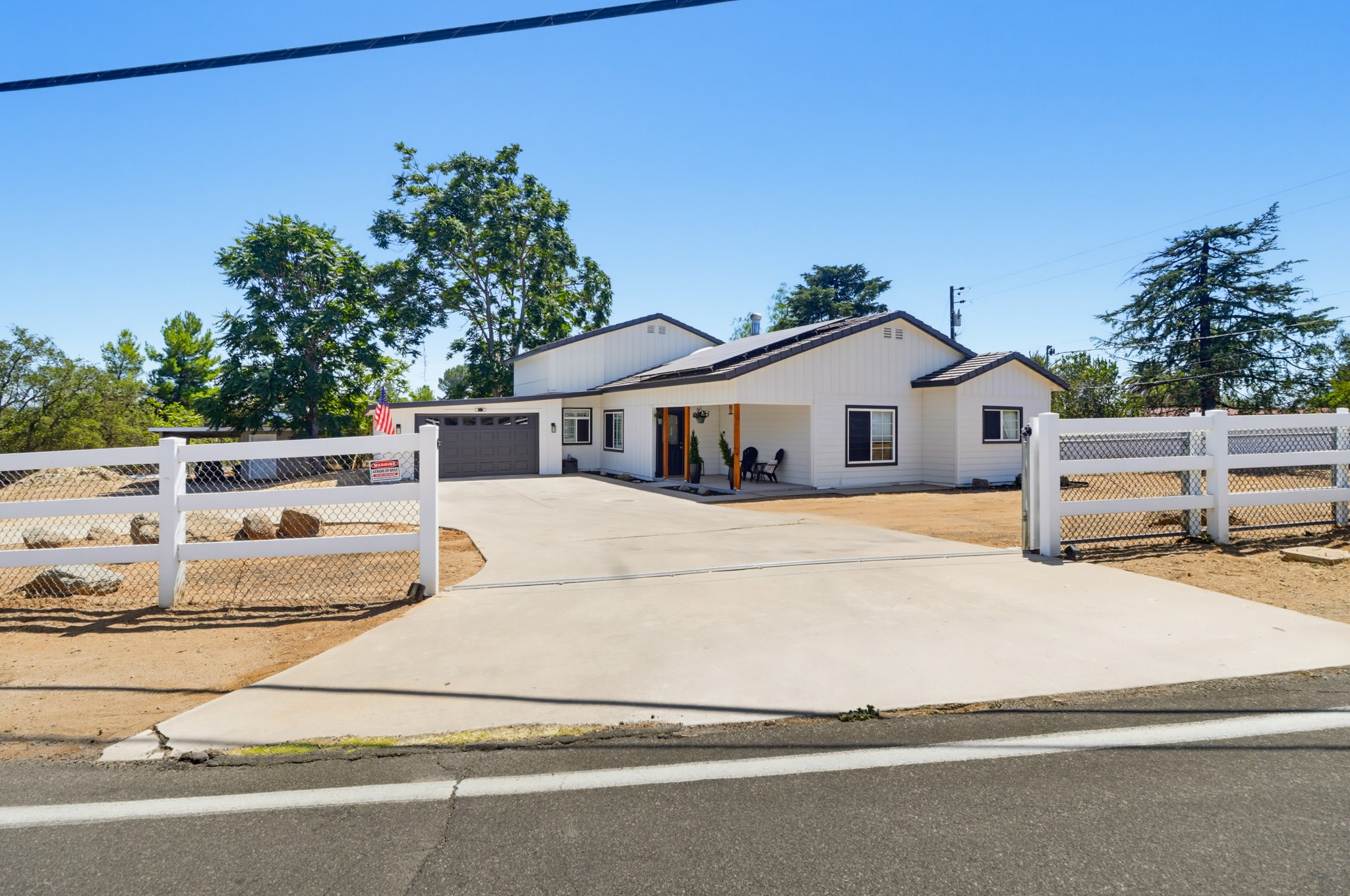 Virtual tour photo 3 of 61 for 3221 E Victoria Dr