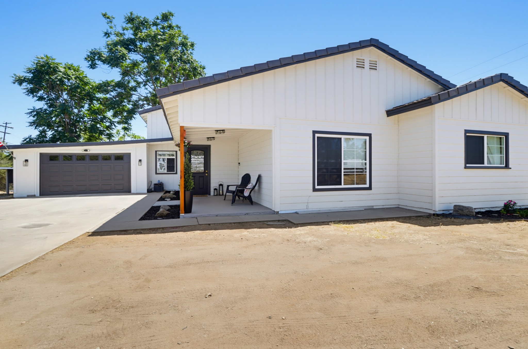 Virtual tour photo 5 of 61 for 3221 E Victoria Dr