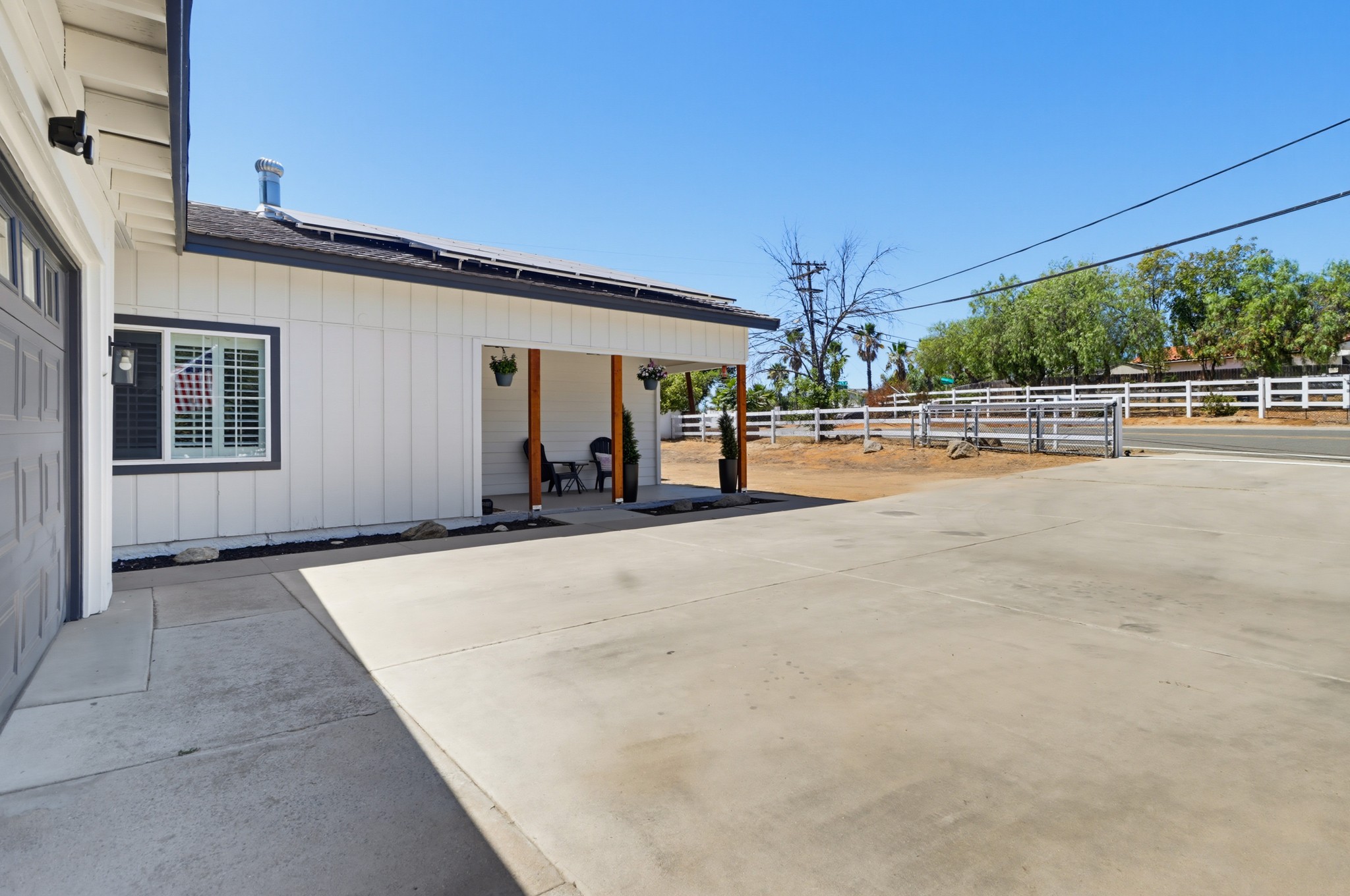 Virtual tour photo 7 of 61 for 3221 E Victoria Dr