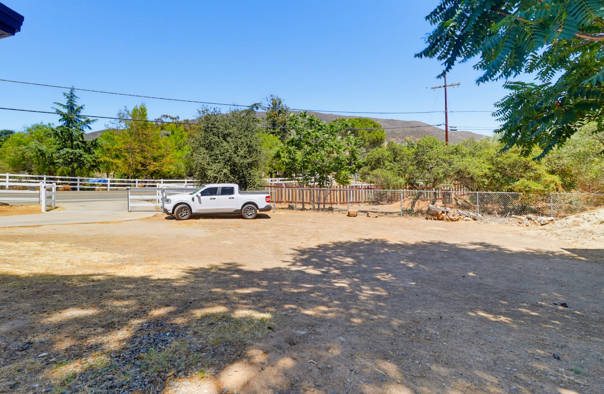 Virtual tour photo 8 of 61 for 3221 E Victoria Dr
