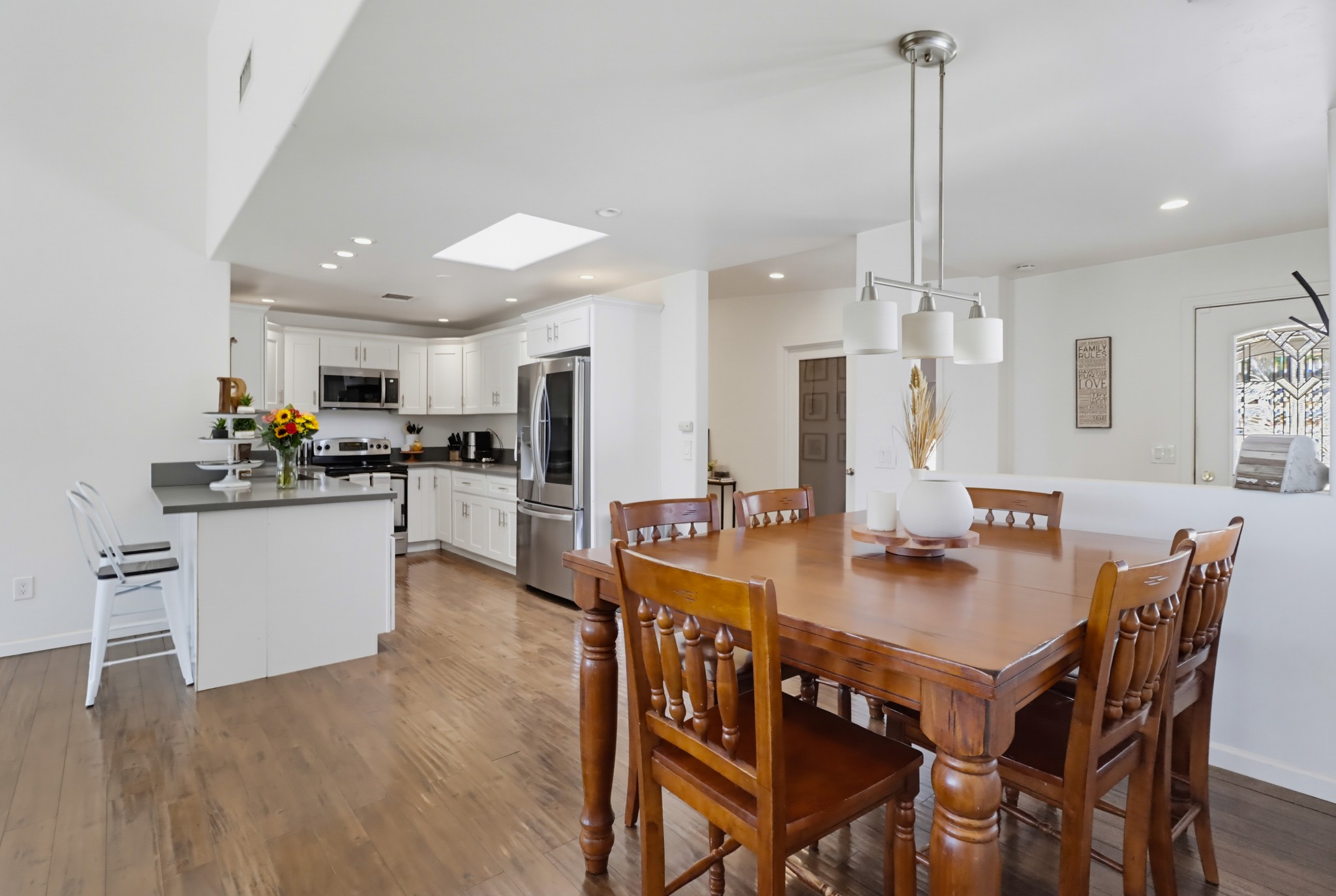 Virtual tour photo 19 of 61 for 3221 E Victoria Dr