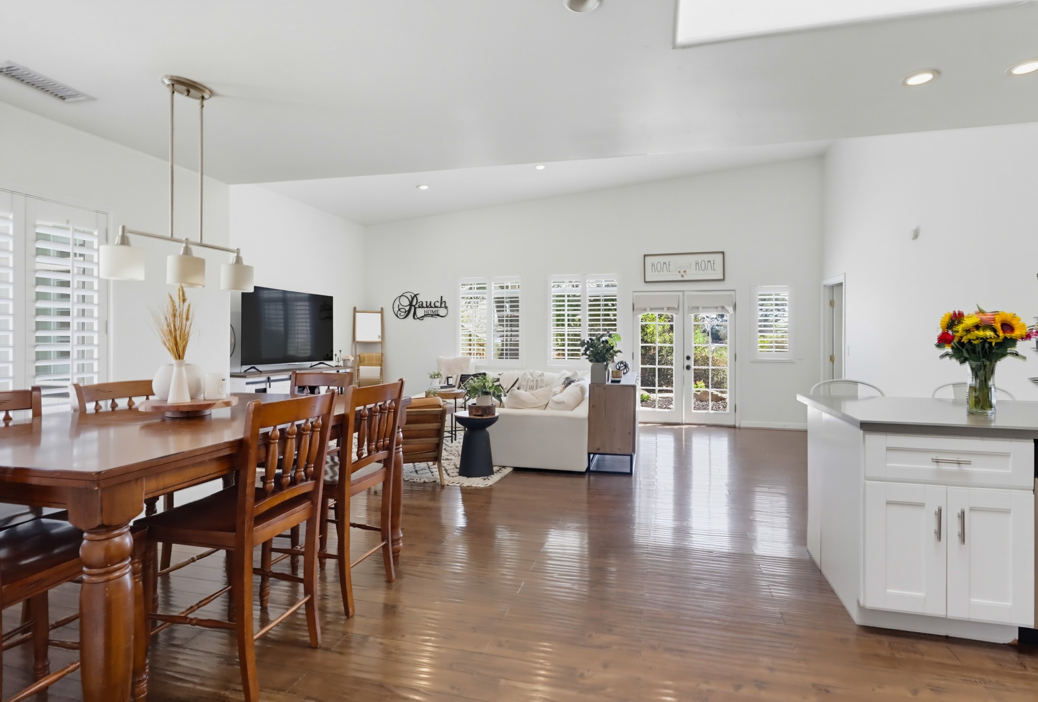 Virtual tour photo 21 of 61 for 3221 E Victoria Dr