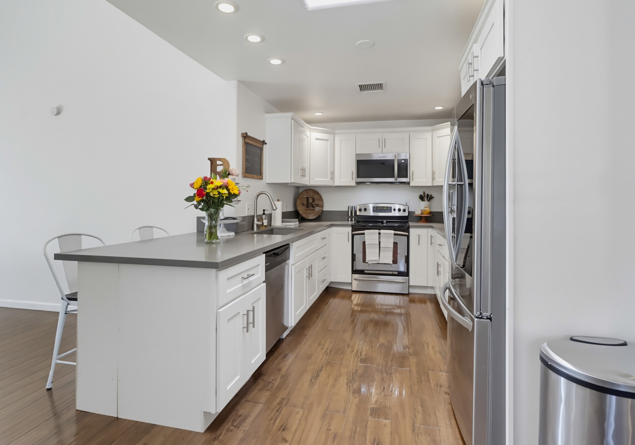 Virtual tour photo 23 of 61 for 3221 E Victoria Dr