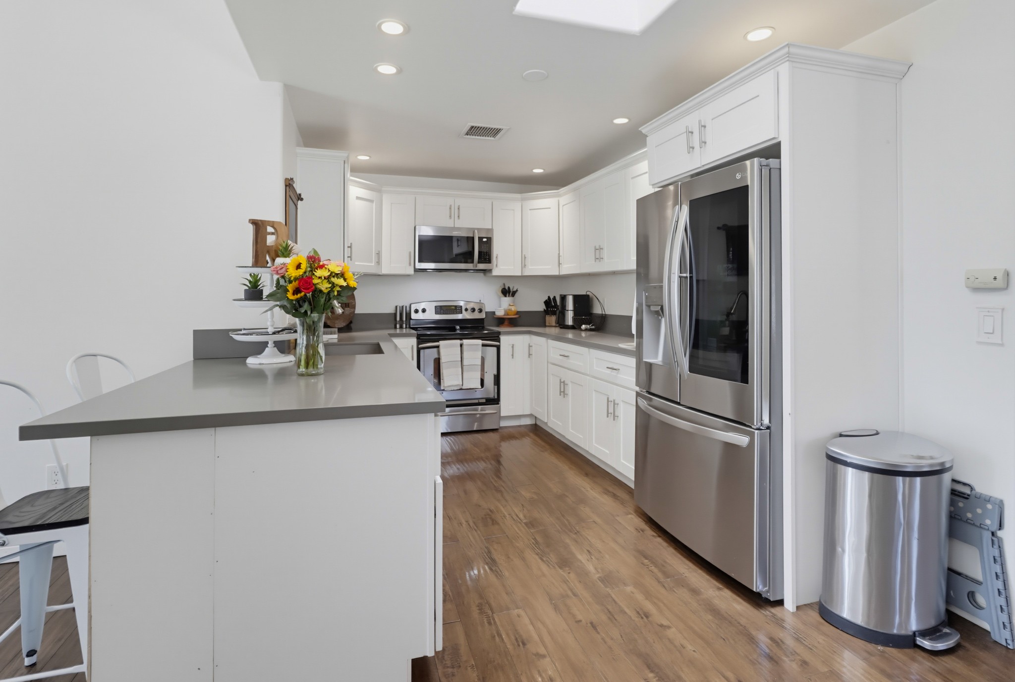 Virtual tour photo 24 of 61 for 3221 E Victoria Dr