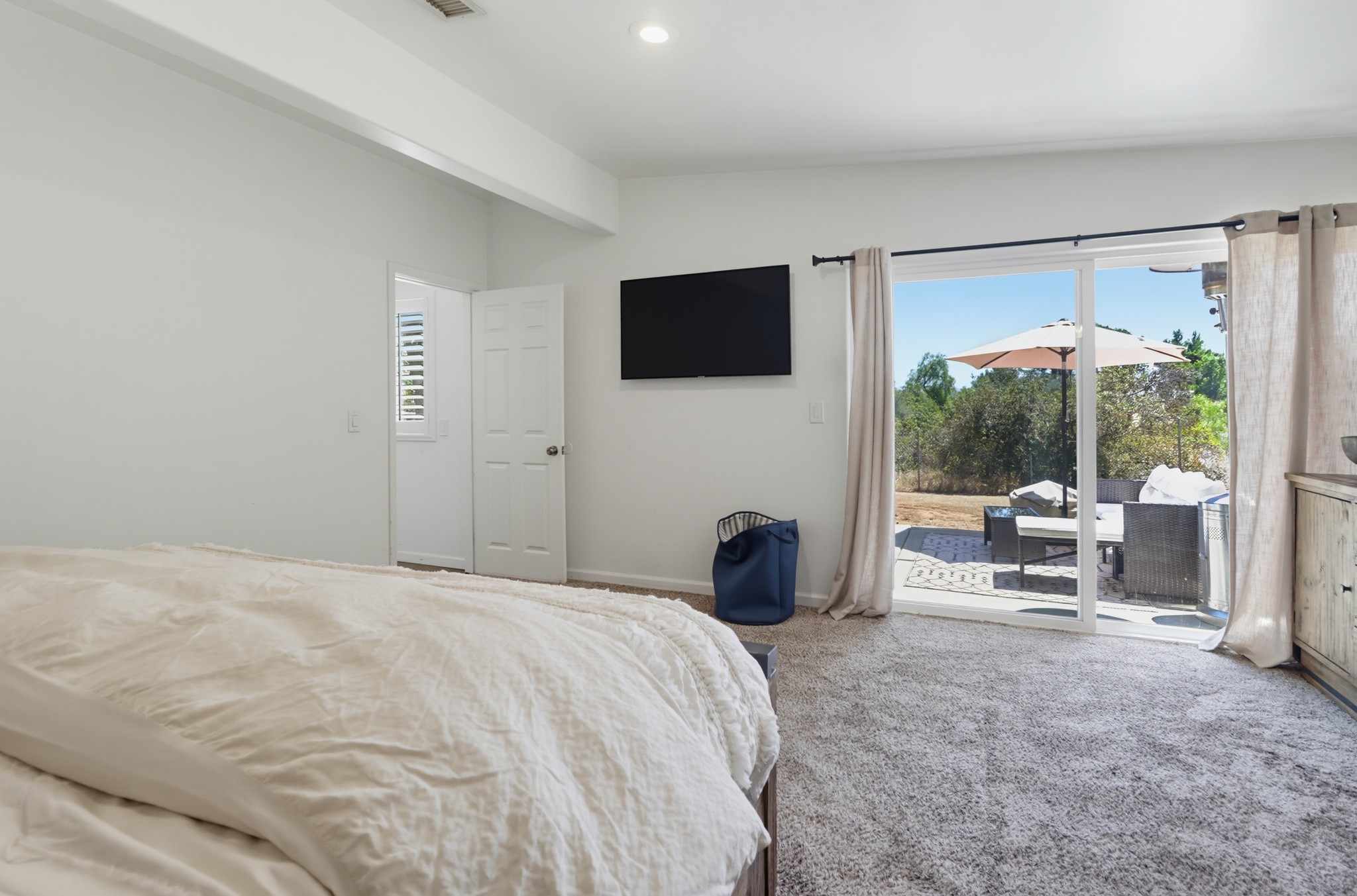 Virtual tour photo 29 of 61 for 3221 E Victoria Dr