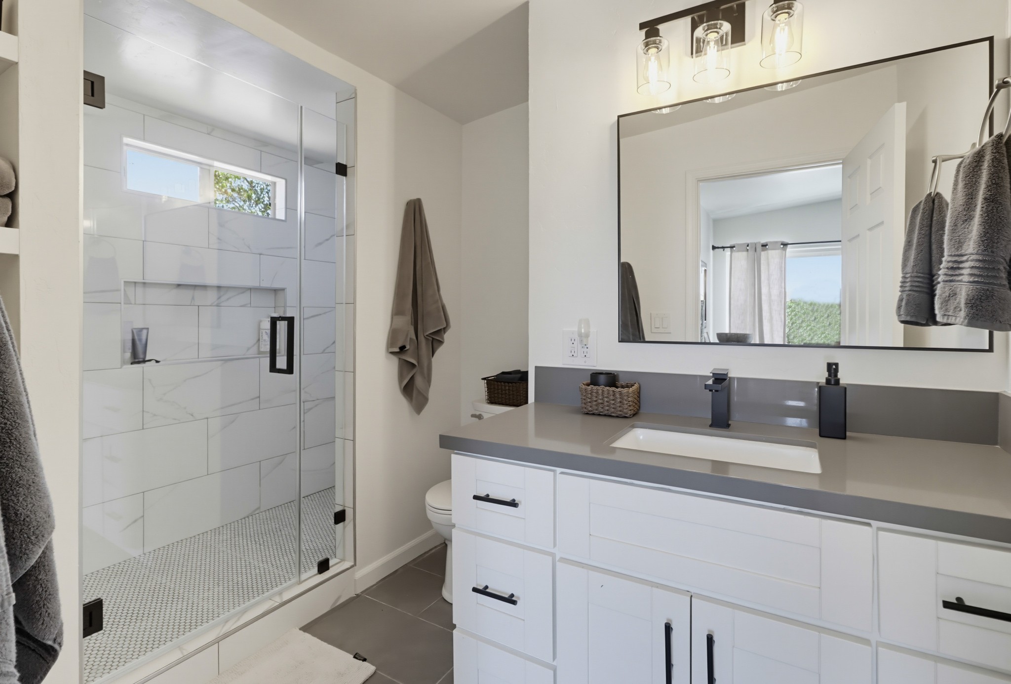 Virtual tour photo 31 of 61 for 3221 E Victoria Dr