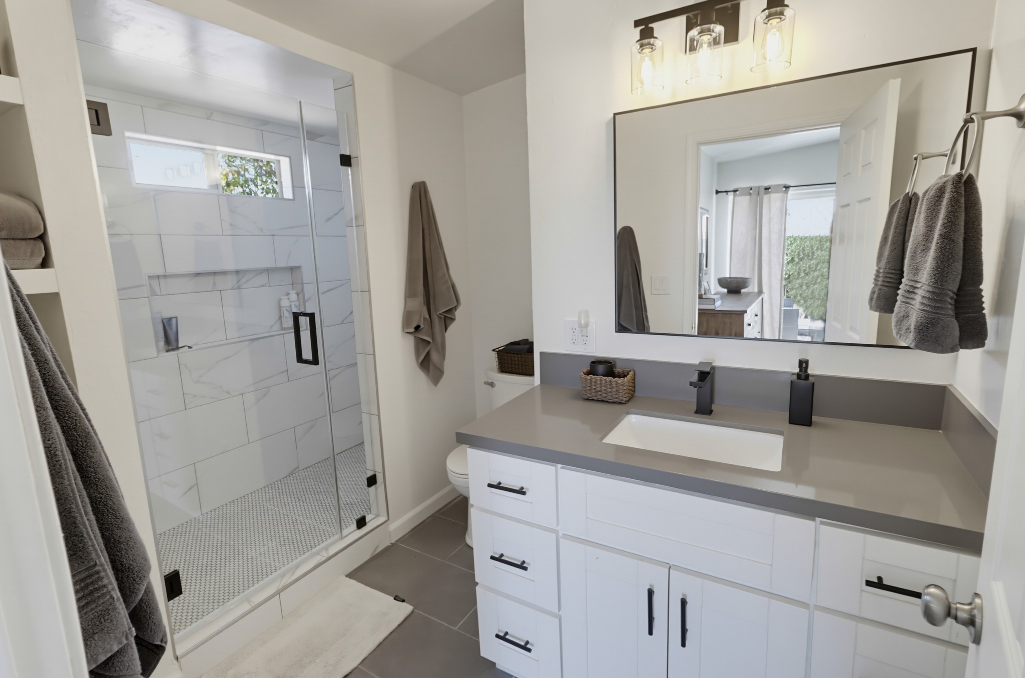 Virtual tour photo 32 of 61 for 3221 E Victoria Dr