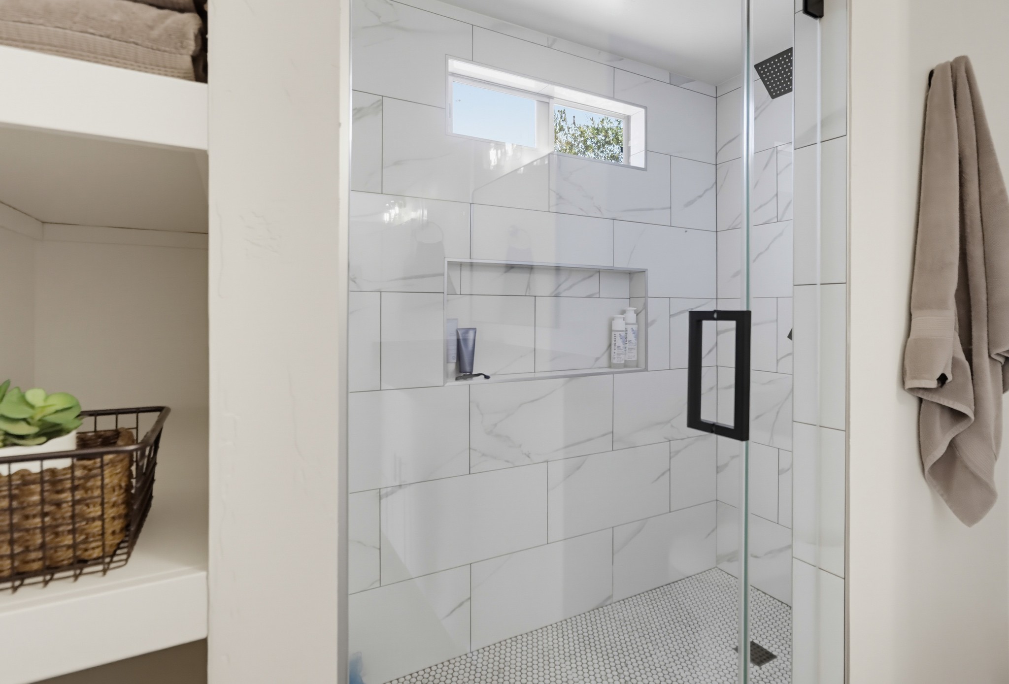 Virtual tour photo 33 of 61 for 3221 E Victoria Dr