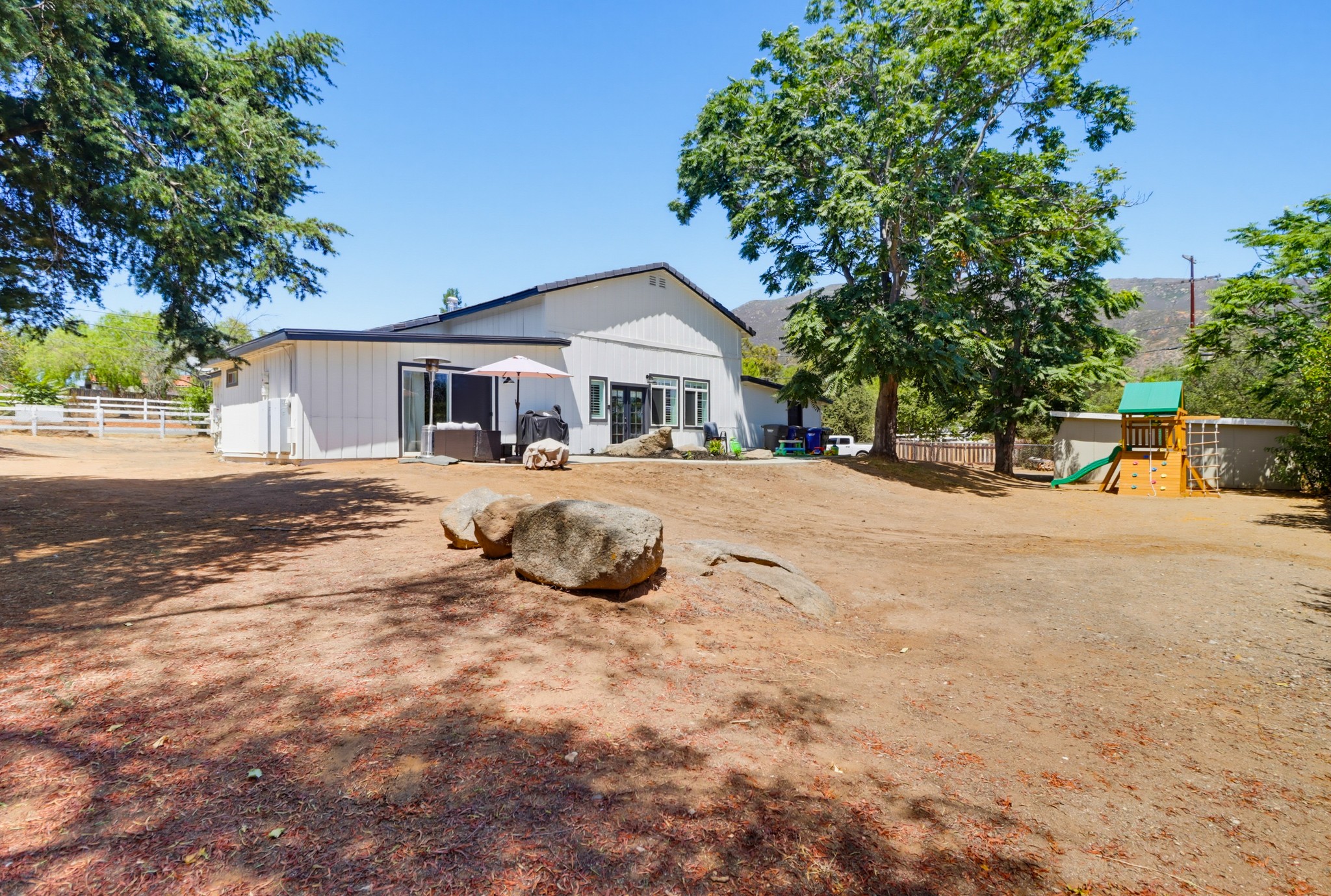 Virtual tour photo 52 of 61 for 3221 E Victoria Dr