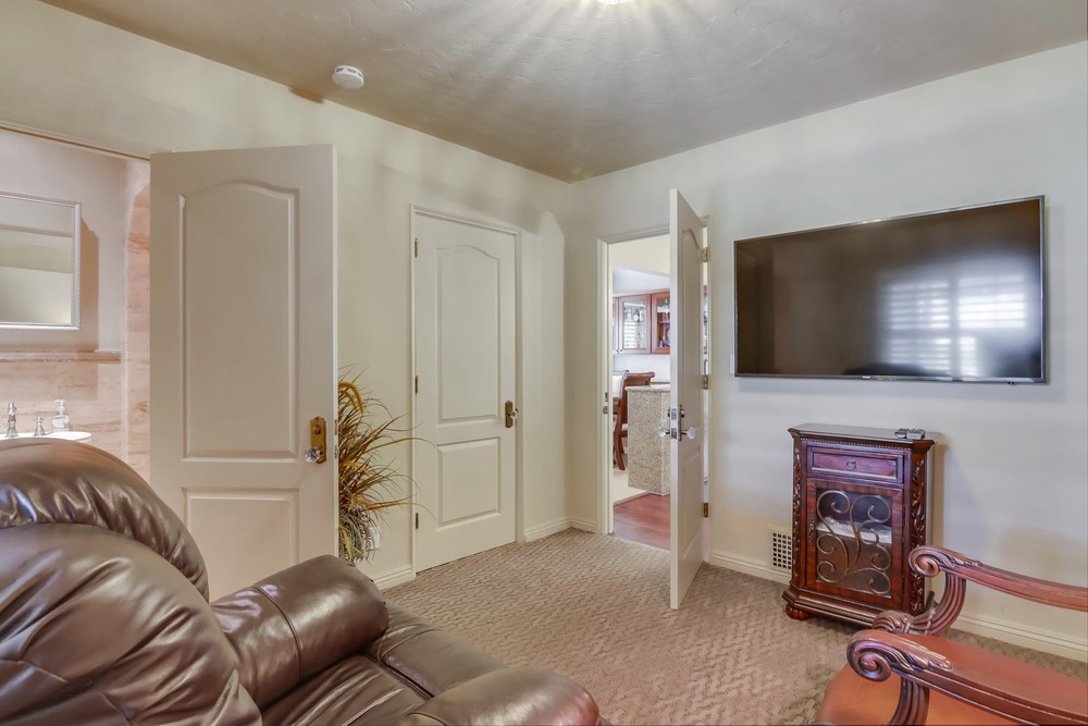 Virtual tour photo 42 of 74 for 3230 Curtis St