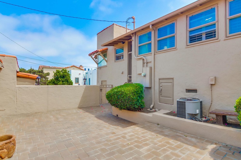 Virtual tour photo 52 of 74 for 3230 Curtis St