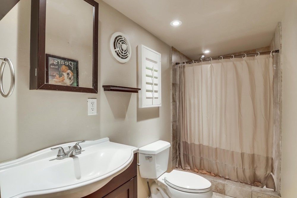 Virtual tour photo 72 of 74 for 3230 Curtis St