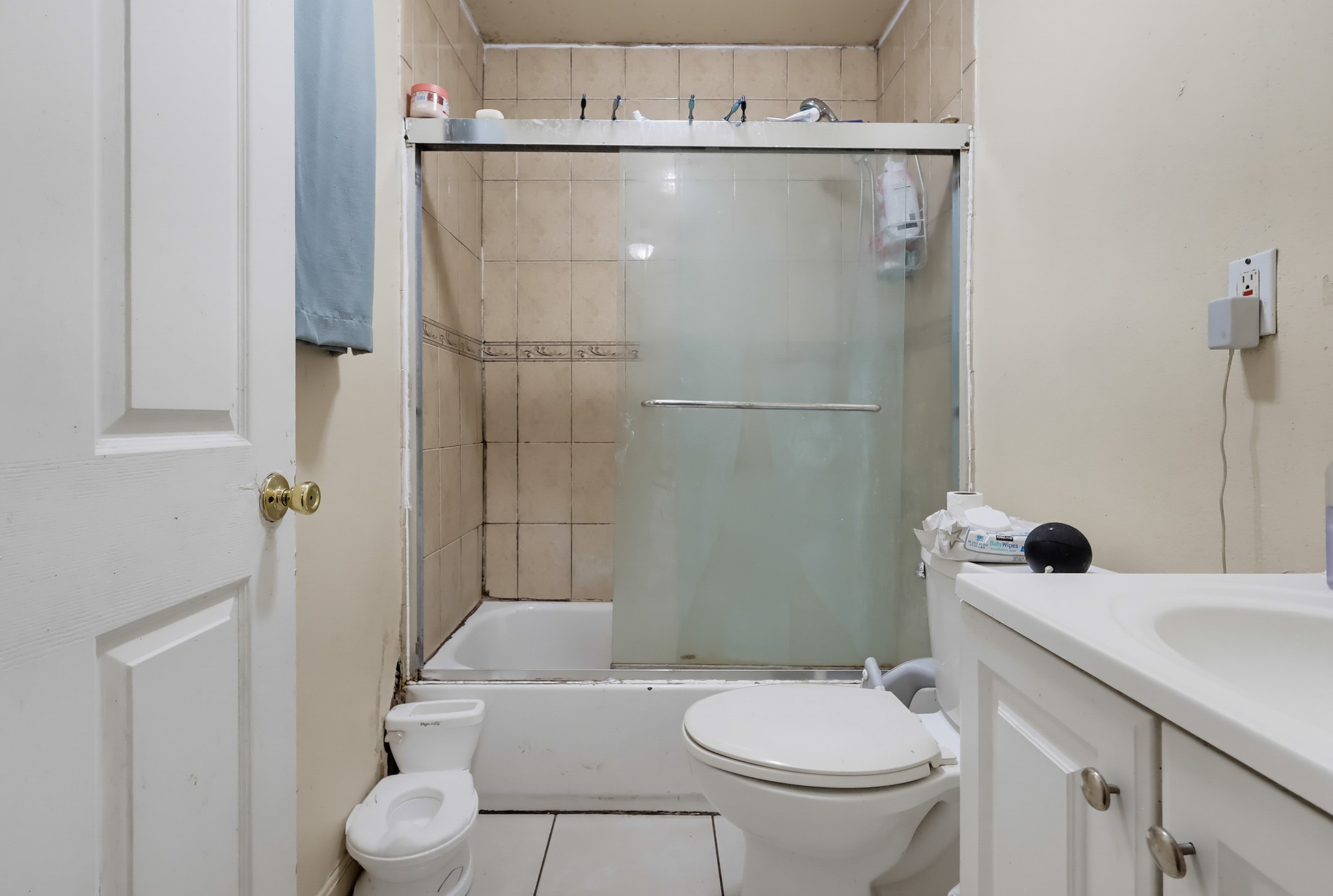 Virtual tour photo 18 of 49 for 3231 E Cesar E Chavez Ave