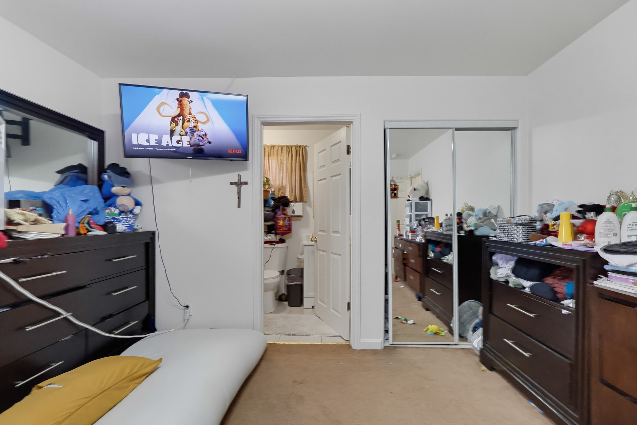 Virtual tour photo 28 of 49 for 3231 E Cesar E Chavez Ave