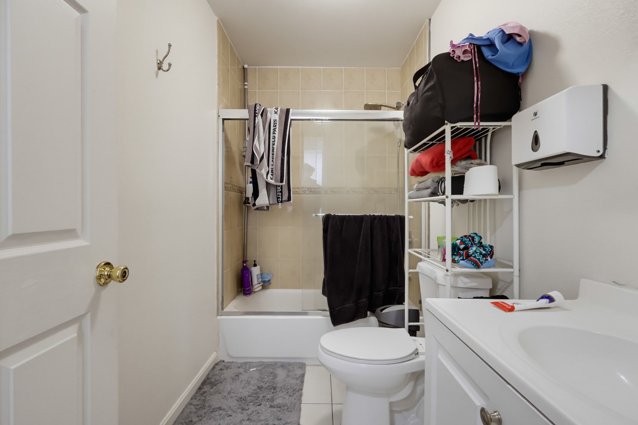 Virtual tour photo 37 of 49 for 3231 E Cesar E Chavez Ave