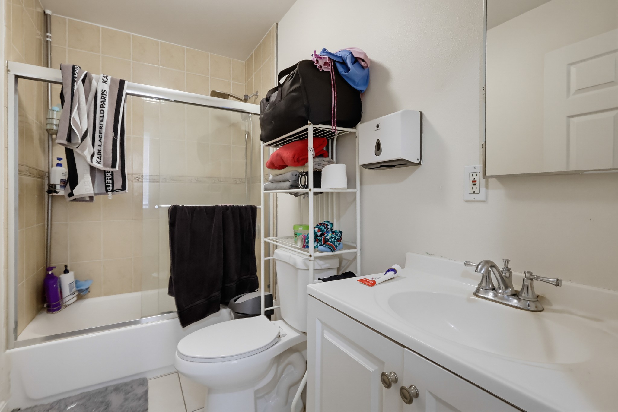 Virtual tour photo 38 of 49 for 3231 E Cesar E Chavez Ave