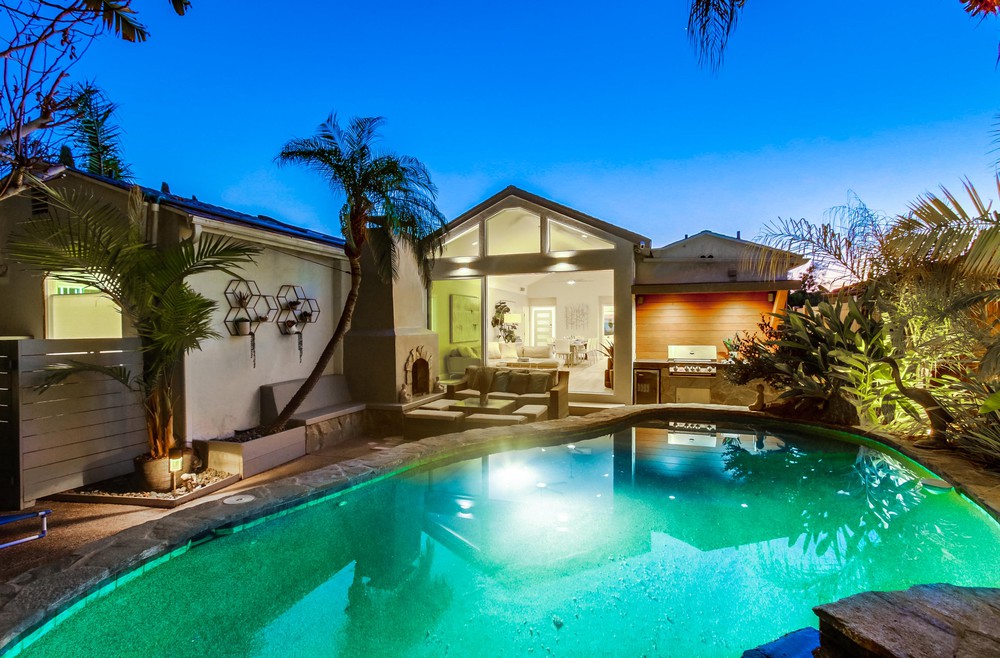 Virtual tour photo 9 of 52 for 3243 Columbia St