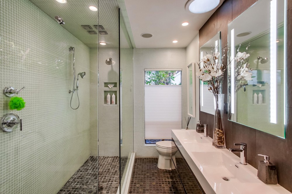 Virtual tour photo 28 of 52 for 3243 Columbia St